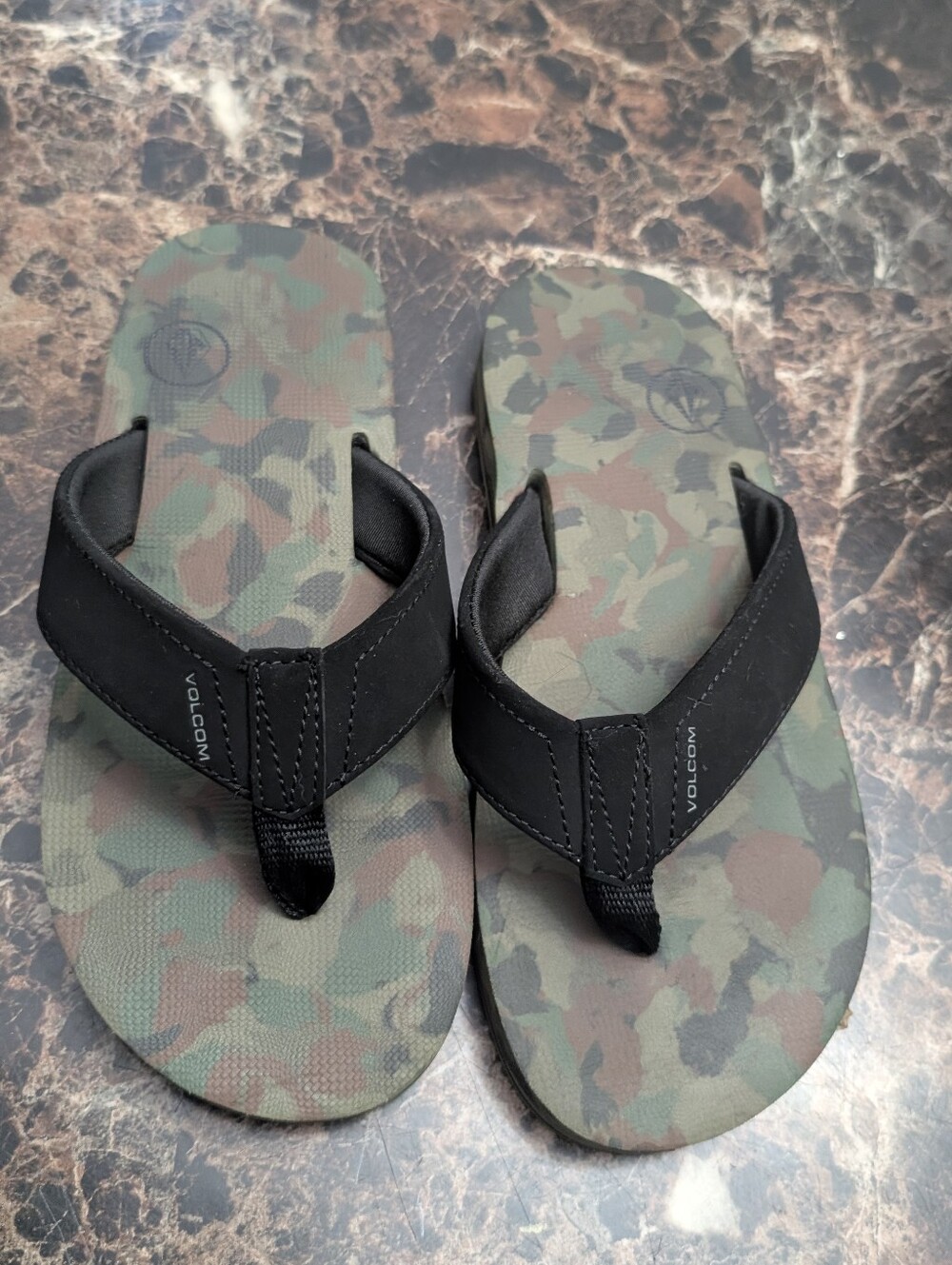 Kids Volcom Green Camo Flip Flops with Black Straps
